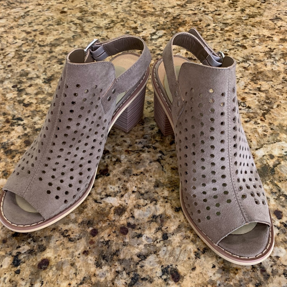 Chinese Laundry slingback wedges (6.5) (Like New)